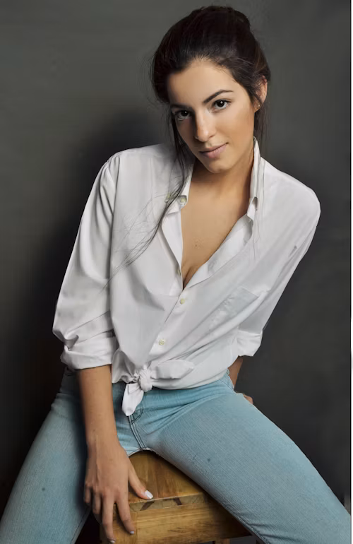 Button-Up Styling Tips - 11 Innovative Approaches in Fashion!